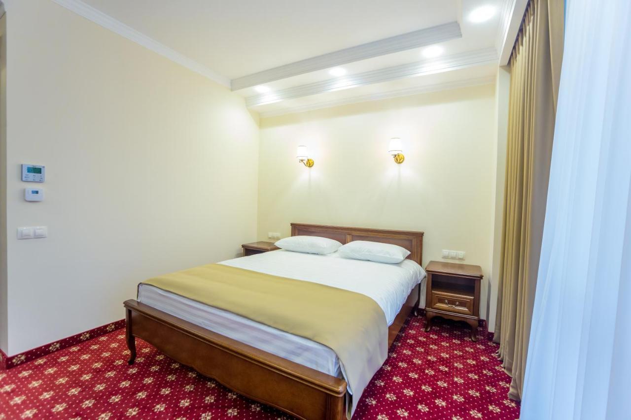 Ambassador Hotel 키시나우 외부 사진