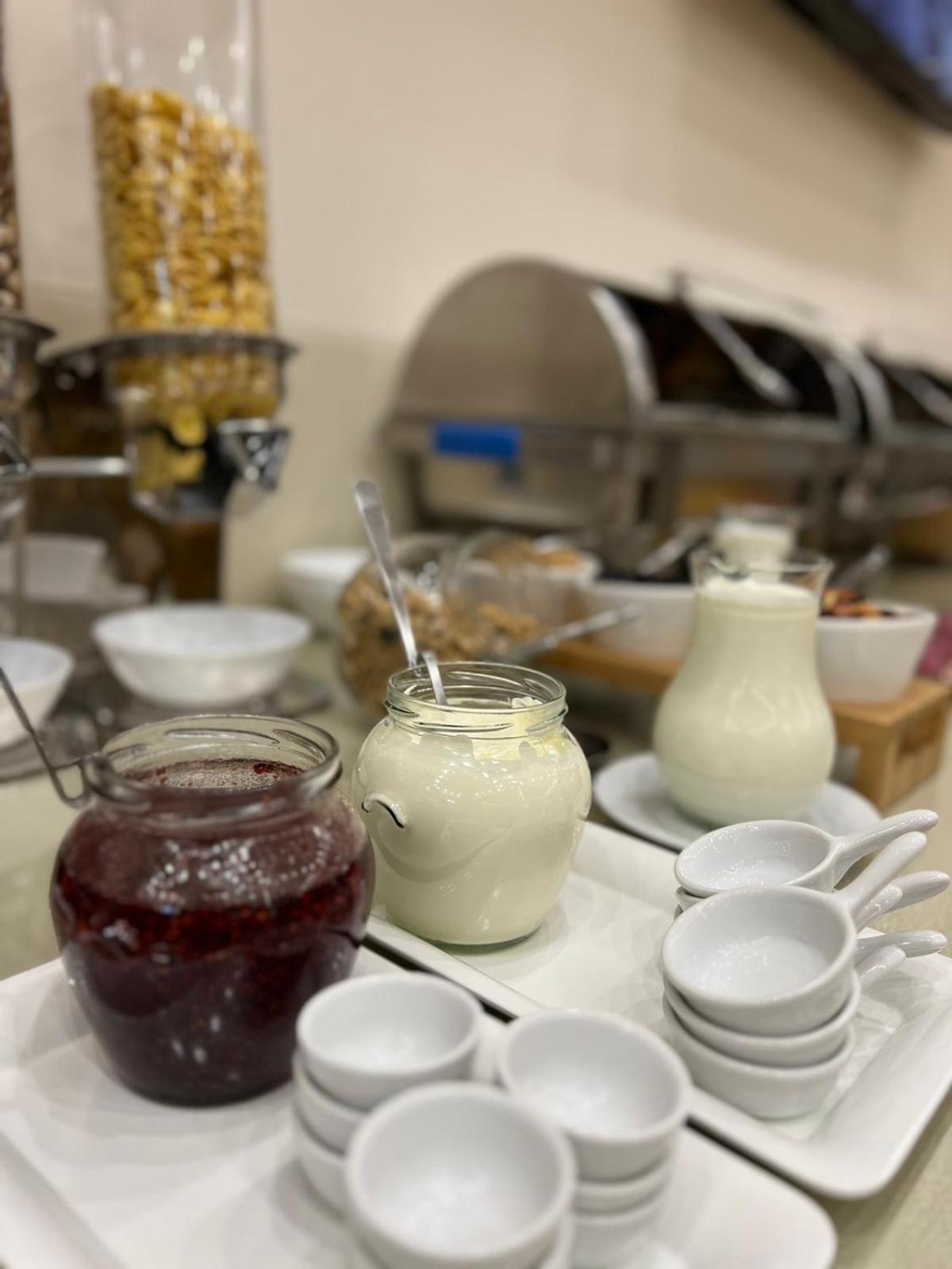 Ambassador Hotel 키시나우 외부 사진