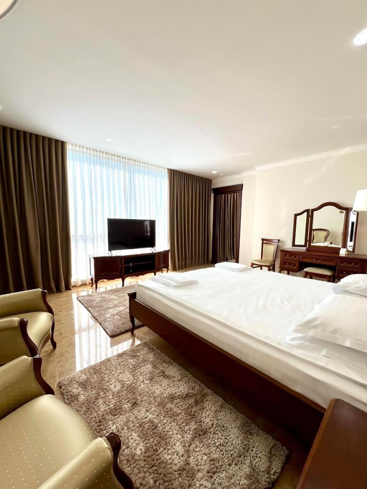 Ambassador Hotel 키시나우 외부 사진