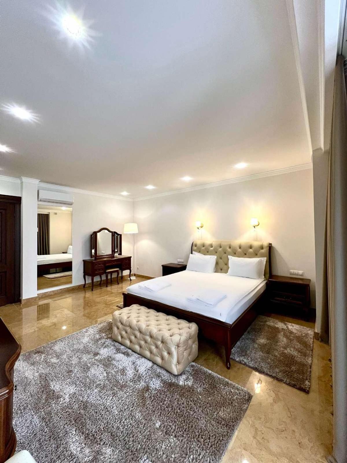 Ambassador Hotel 키시나우 외부 사진