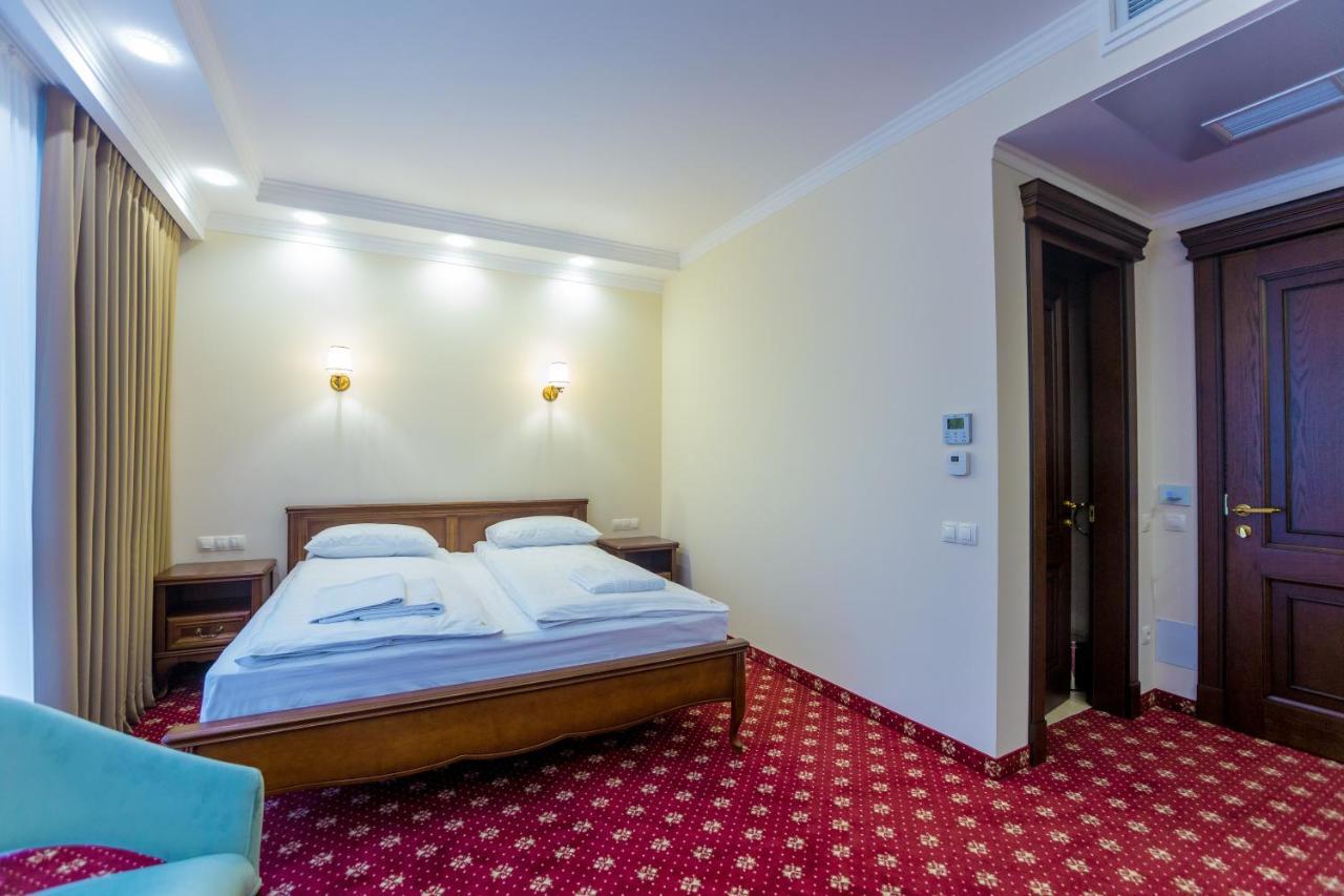 Ambassador Hotel 키시나우 외부 사진
