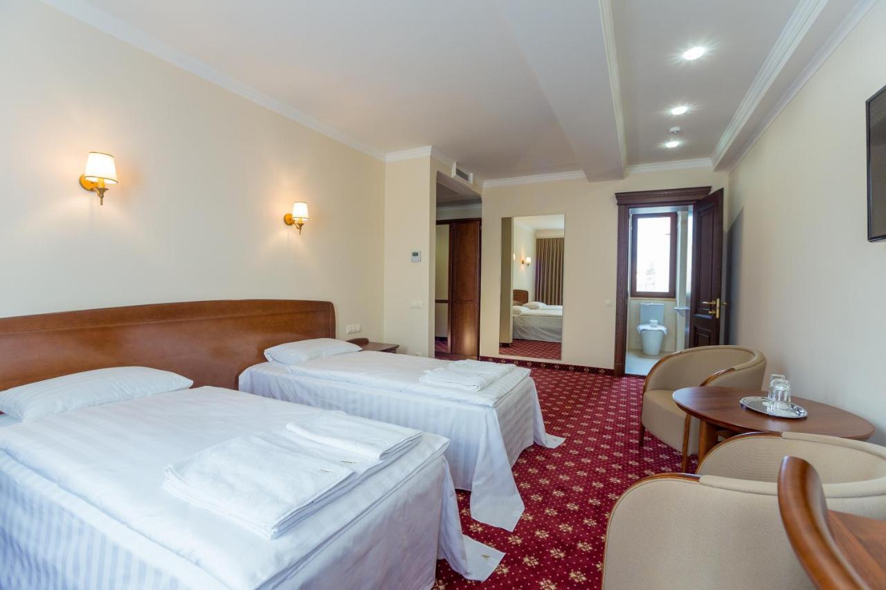 Ambassador Hotel 키시나우 외부 사진