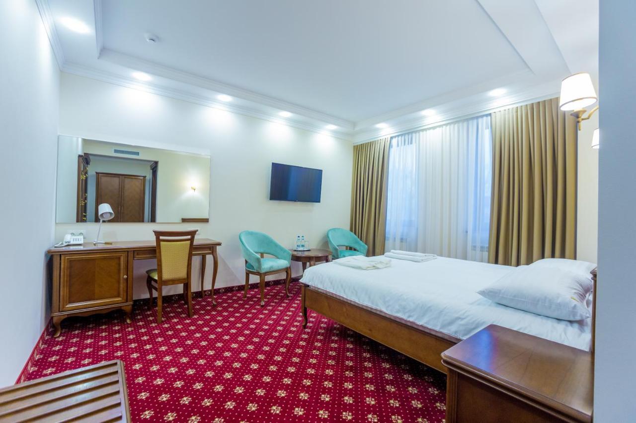Ambassador Hotel 키시나우 외부 사진