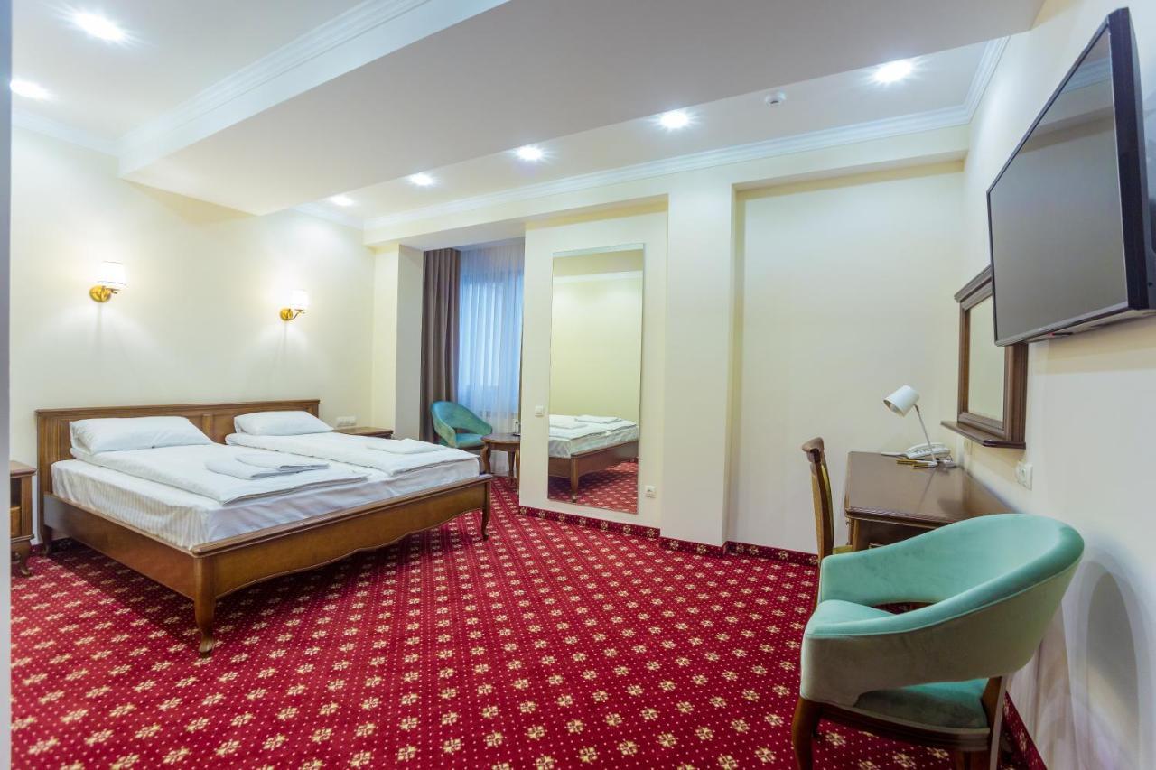 Ambassador Hotel 키시나우 외부 사진
