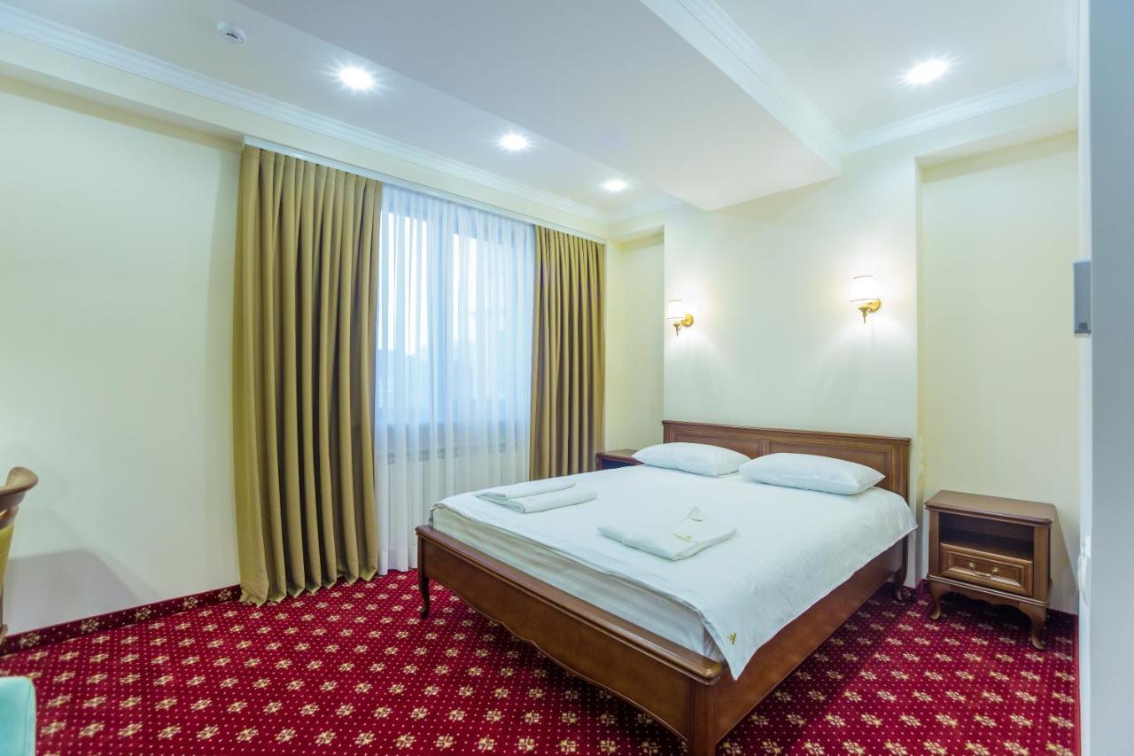 Ambassador Hotel 키시나우 외부 사진