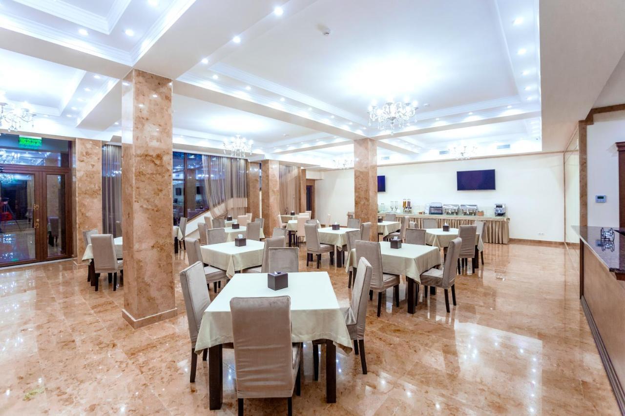 Ambassador Hotel 키시나우 외부 사진