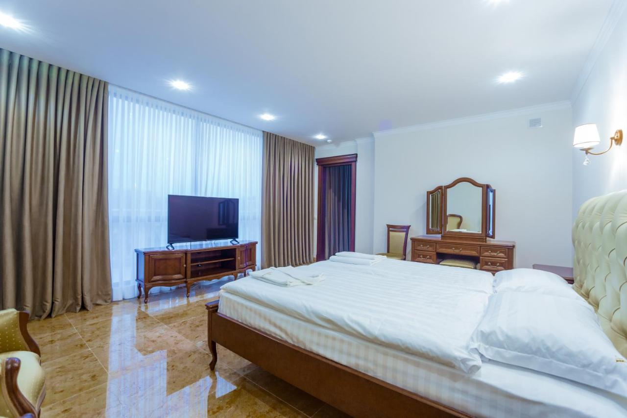 Ambassador Hotel 키시나우 외부 사진