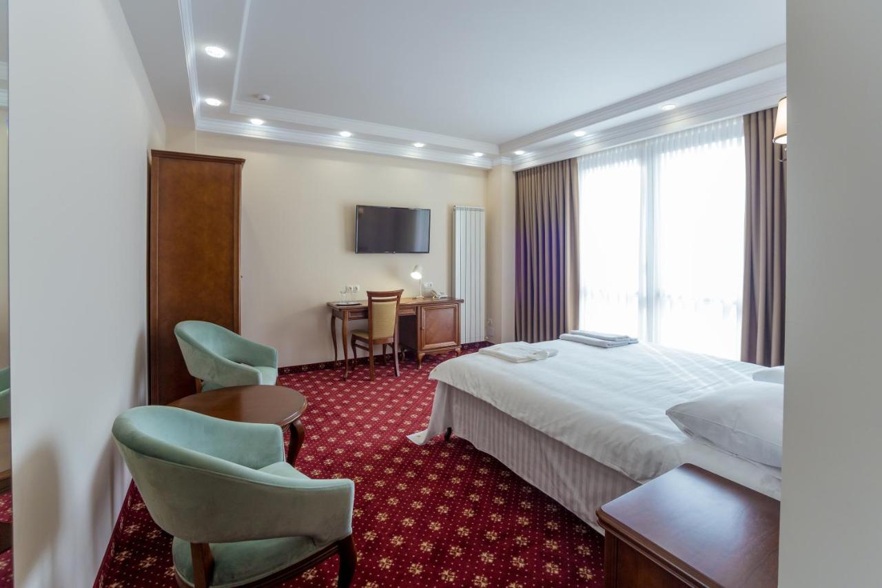 Ambassador Hotel 키시나우 외부 사진