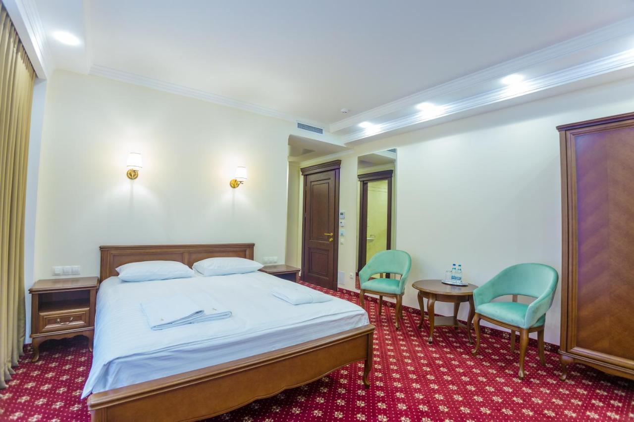 Ambassador Hotel 키시나우 외부 사진